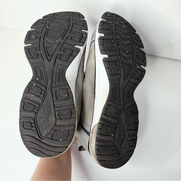 Everlast Grey and Red Running Sneakers - Picture 5 of 9